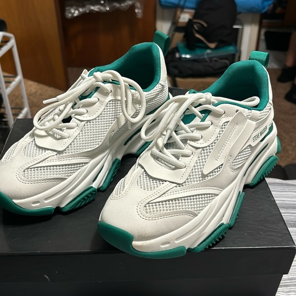 Steve Madden athletic shoes - Picture 2 of 5